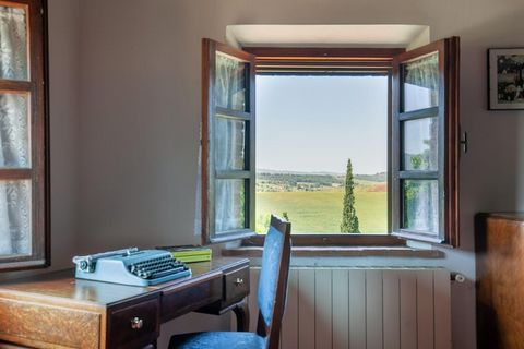Niché au cœur de collines verdoyantes, cet appartement chaleureux de Fabbrica allie à la perfection charme rustique et confort. La cuisine ouverte et le salon créent un espace chaleureux propice à la détente, tandis que la mezzanine, avec ses lits su...